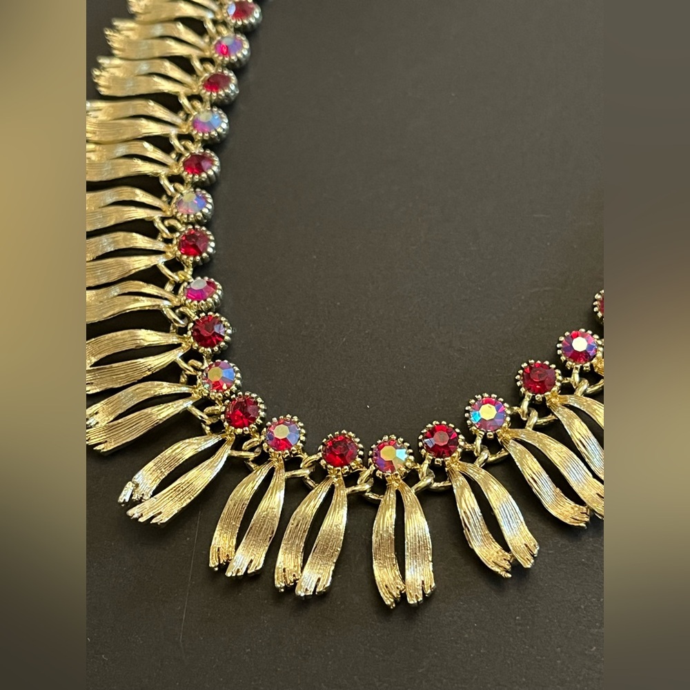 Lisner Red Rhinestone Parure - Picture 5 of 11